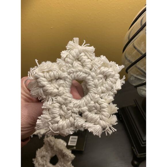 Set Of Five Macrame Snowflake Napkin Ring Table Decor Tray Filler Winter Dining - Picture 4 of 12